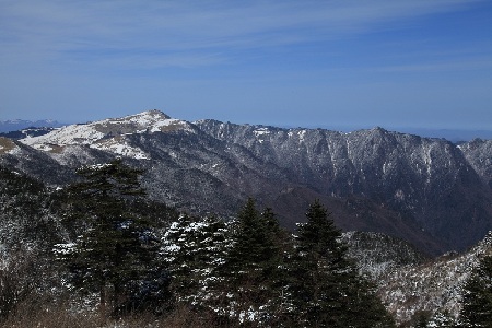 神農架驟降春雪樂煞游客（組圖）