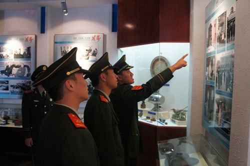 安徽安慶邊檢站開展黨團(tuán)日活動(dòng)