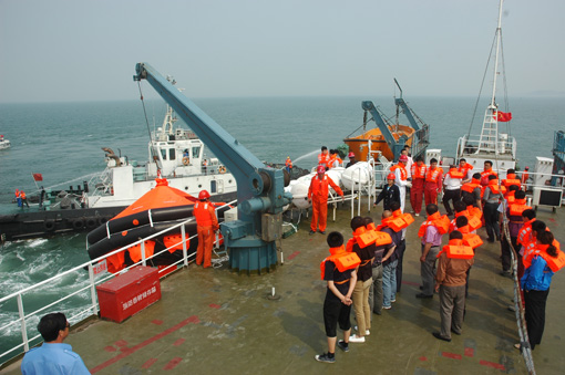 煙臺舉行海上搜救演習(xí)