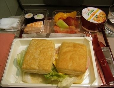 飛機(jī)餐也美味 實(shí)拍各國(guó)航空公司美味飛機(jī)餐