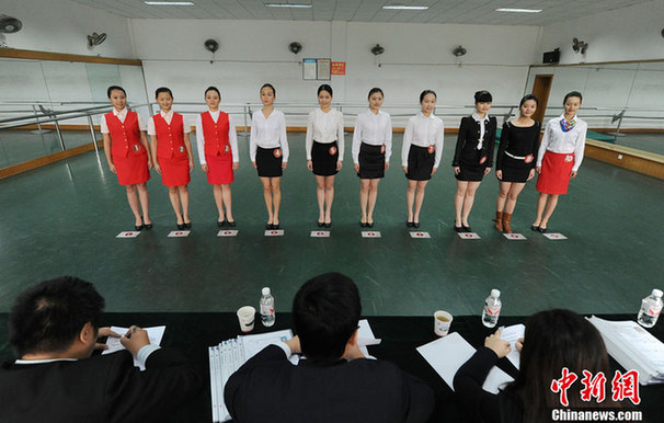 海航來湘招空姐 美女應(yīng)聘PK綜合素質(zhì)