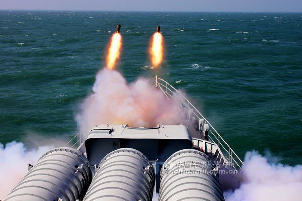 中國(guó)戰(zhàn)艦疑遭不明潛艇偵查 反潛直升機(jī)緊急起飛