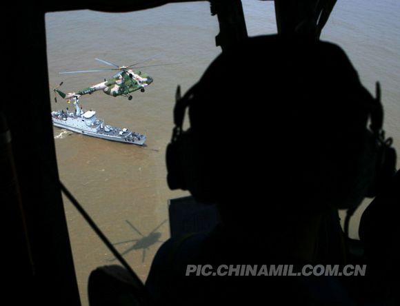 中國戰艦疑遭不明潛艇偵查 反潛直升機緊急起飛
