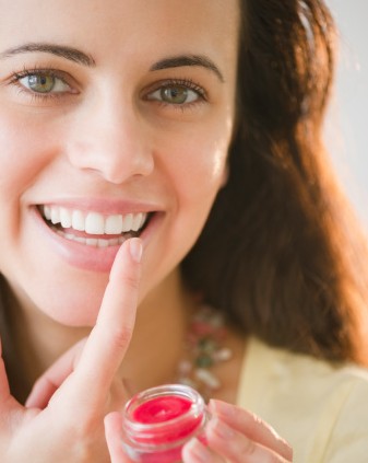 白領(lǐng)養(yǎng)生：飯后12件小事 讓你美麗大變身