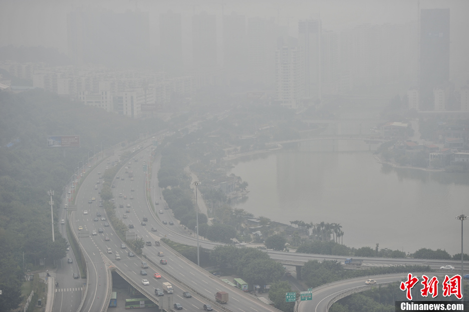 北京持續霧霾引發市民搶購口罩