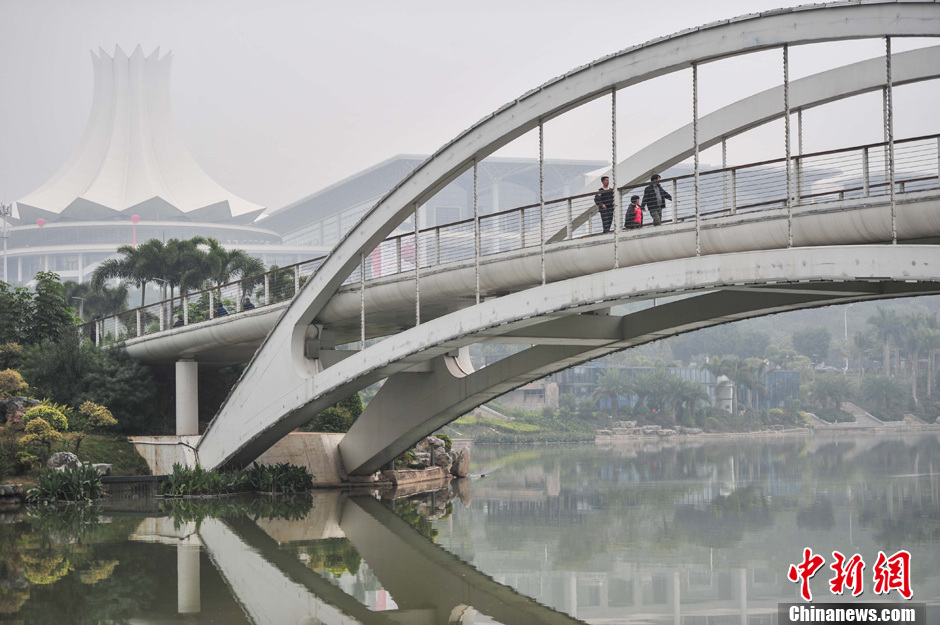 北京持續霧霾引發市民搶購口罩