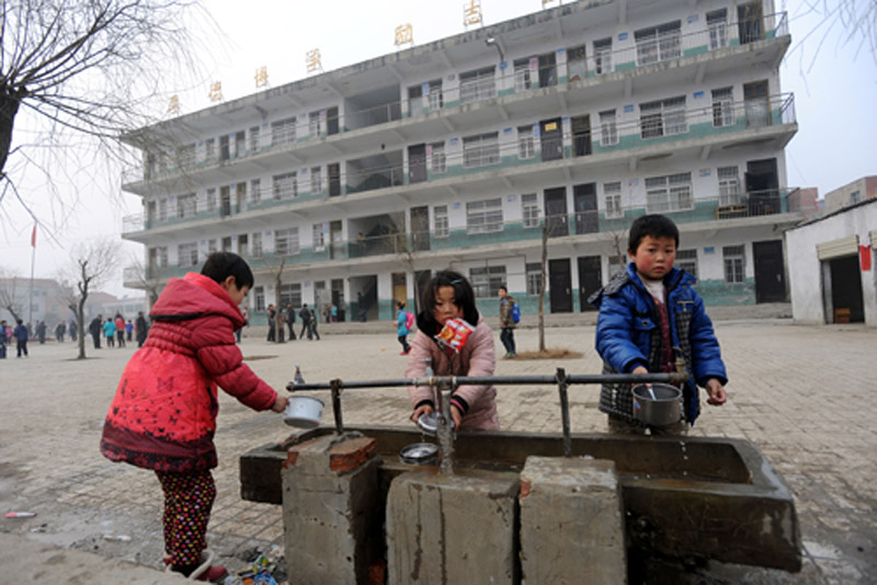 湖北老河口校園踩踏事故致4死11傷