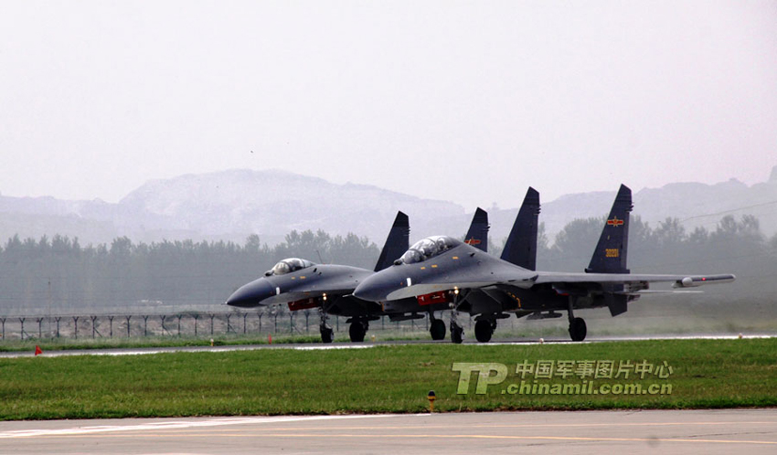 高清組圖：中國空軍蘇-27UBK型戰(zhàn)斗教練機(jī)