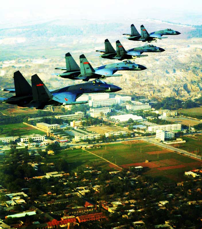 空軍戰(zhàn)機(jī)墜毀事件犧牲飛行員生前照片公布[圖]