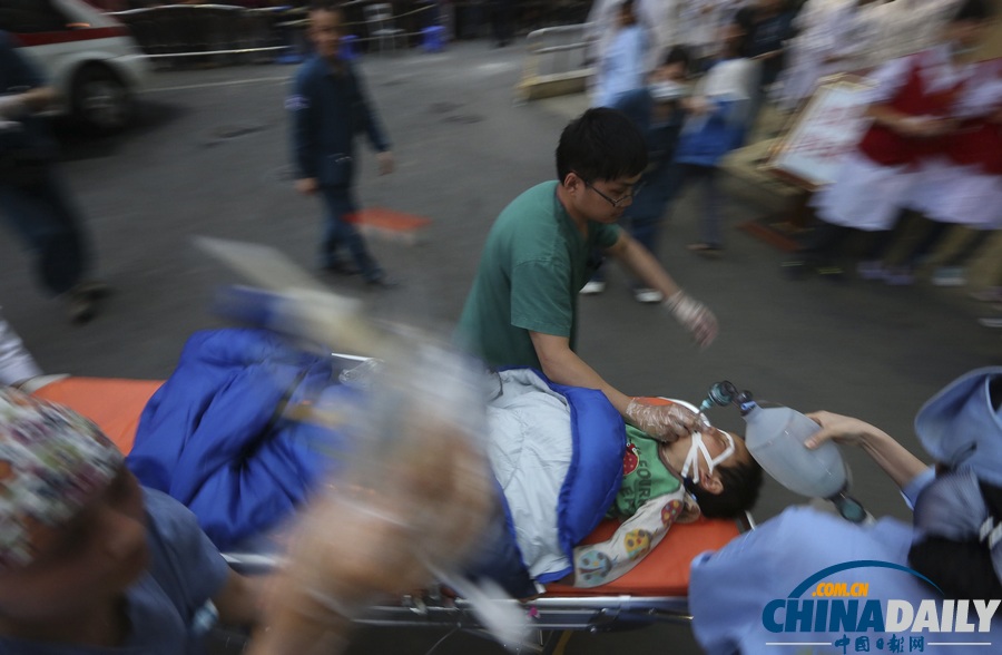 中國日?qǐng)?bào)聚焦蘆山地震之救援篇