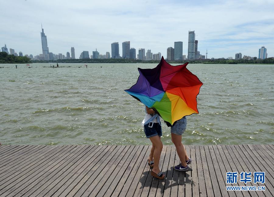高溫藍色預警：中東部今日持續35℃以上