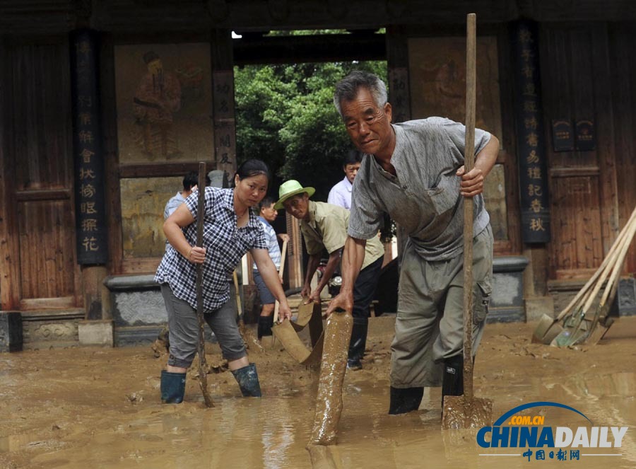 中國日報(bào)聚焦全國各地頻現(xiàn)暴雨