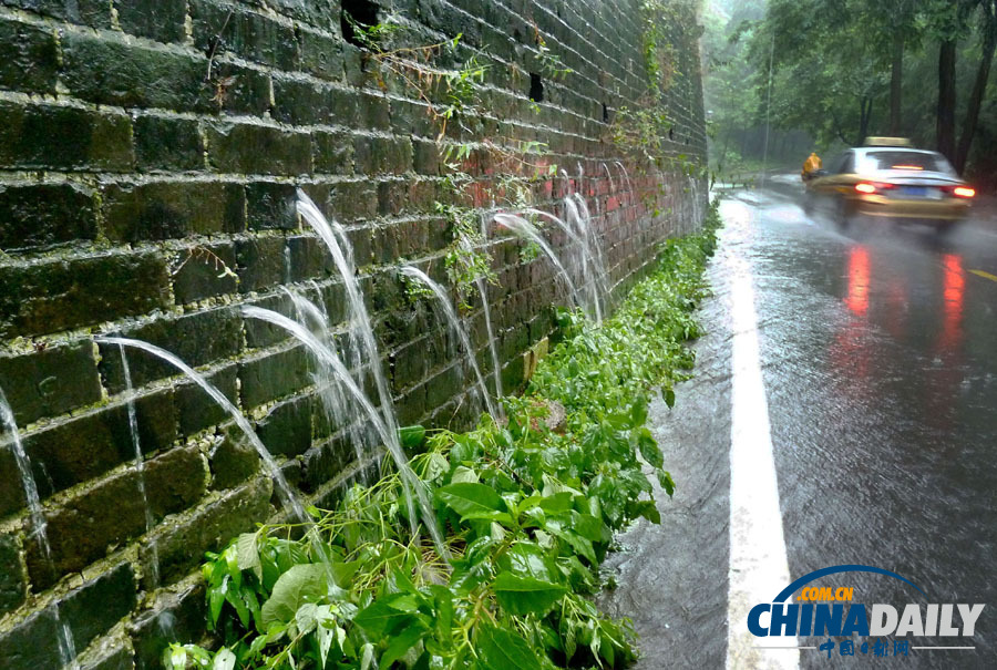 中國(guó)日?qǐng)?bào)聚焦全國(guó)各地頻現(xiàn)暴雨