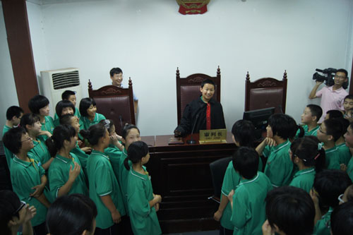 刑庭法官舉辦青少年法制講座及法庭開放日活動(dòng)