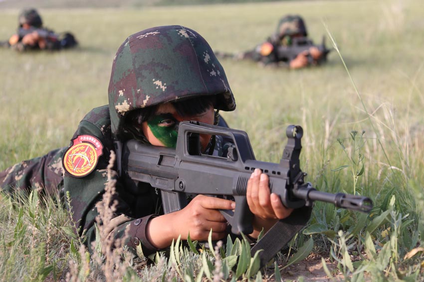 高清：我陸軍首支女子特戰(zhàn)連訓(xùn)練剪影