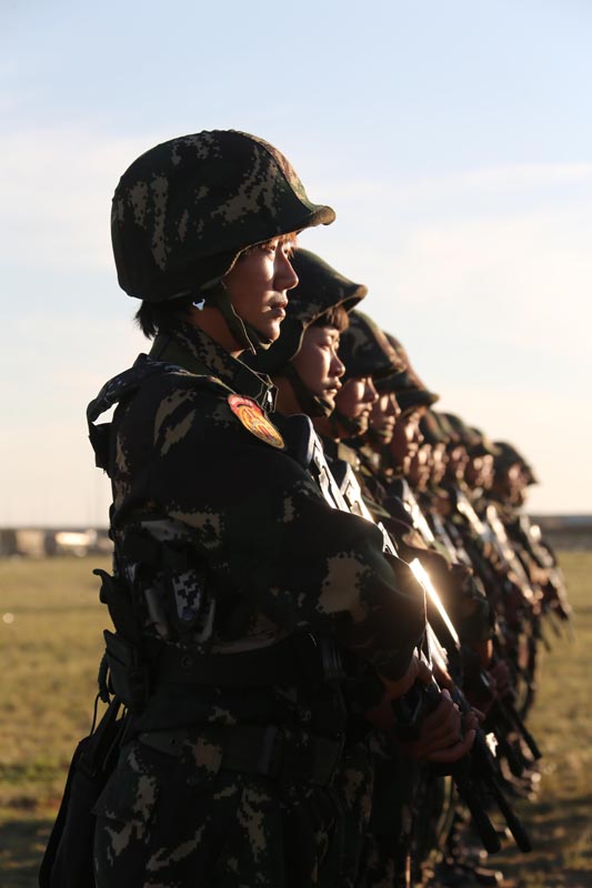 高清：我陸軍首支女子特戰(zhàn)連訓(xùn)練剪影