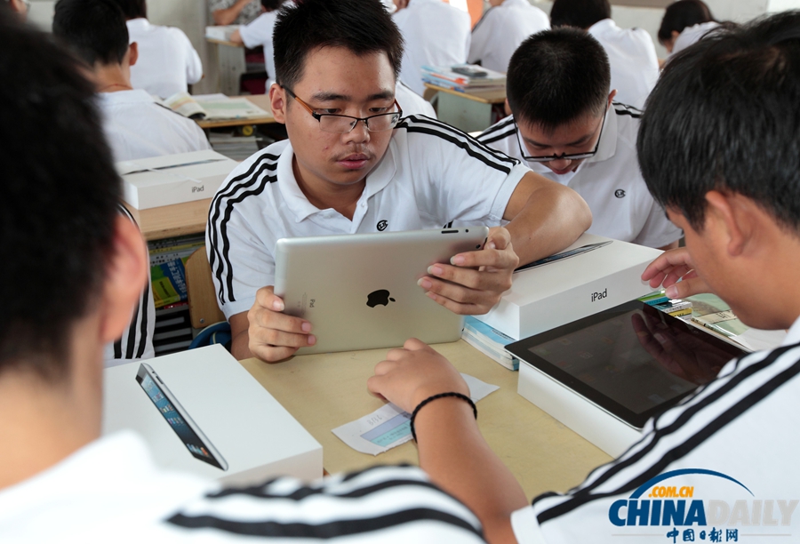浙江一中學(xué)斥資200萬(wàn)為新生配iPad引質(zhì)疑
