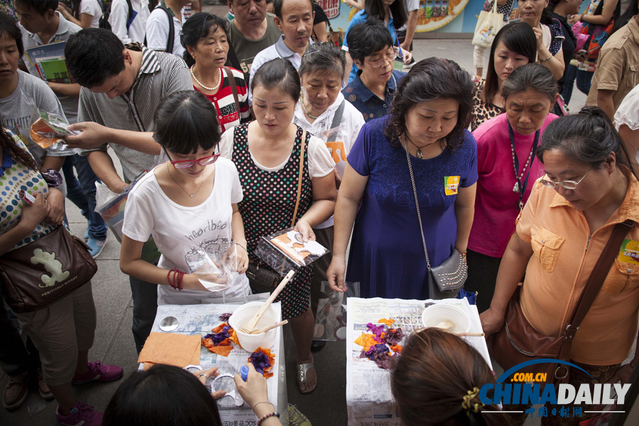 世界旅游城市聯(lián)合會會員城市北京巡展 異國風(fēng)情涌動王府井