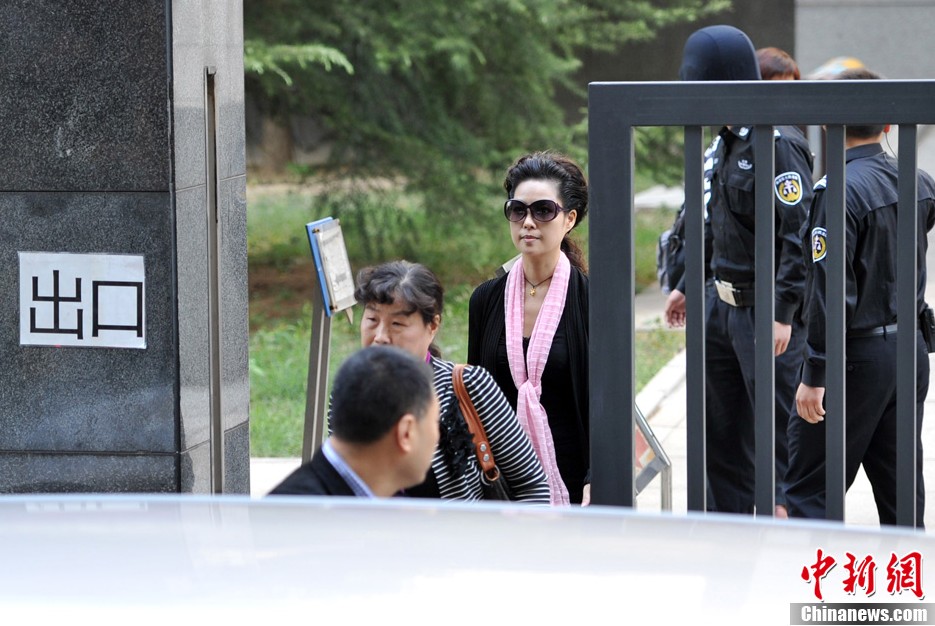 李某某等五人強奸案一審宣判 李某某獲刑10年