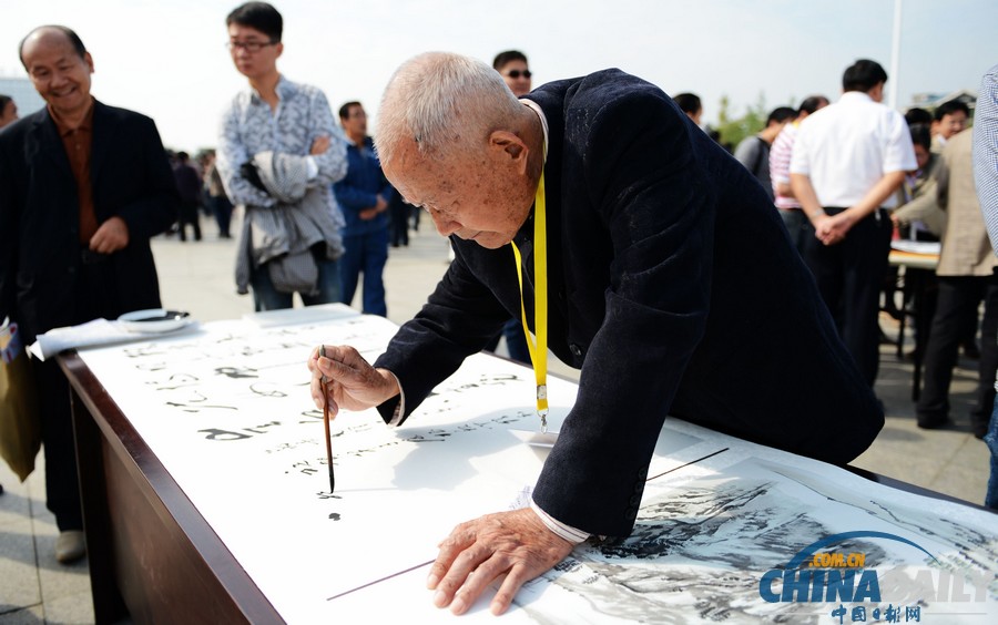 河南固始根親文化節(jié)開幕 兩岸三地書畫家潑墨揮毫
