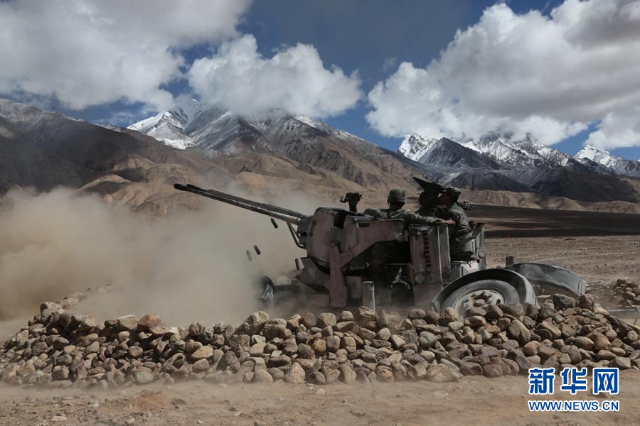 直擊解放軍萬人千車陸空協同高原大對抗