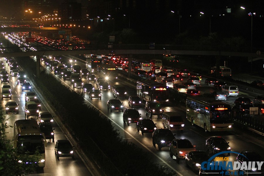 北京：重陽節(jié)前夜全路網遭遇“意外暴堵”