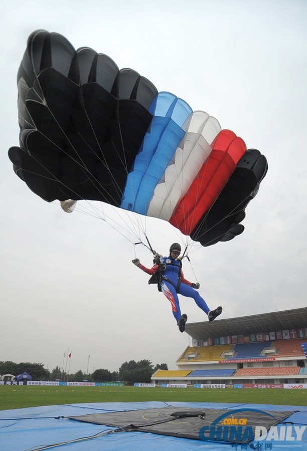 跳傘世錦賽在四川邛崍開(kāi)幕
