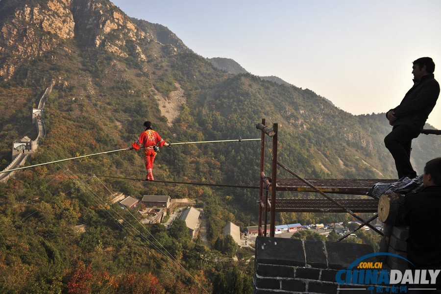 天津：阿迪力為挑戰(zhàn)高空跨長(zhǎng)城試走