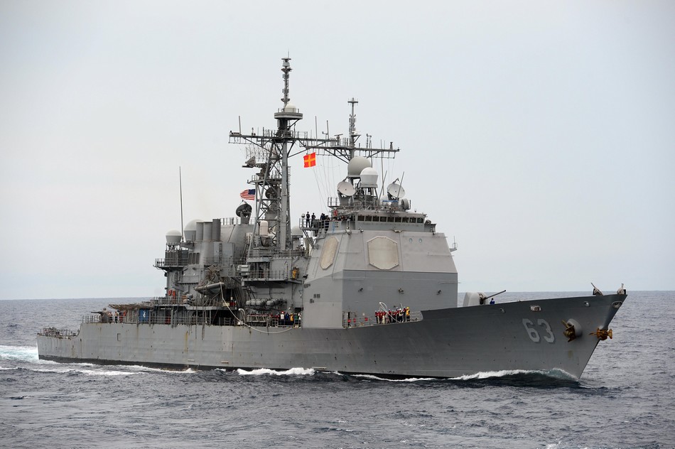 美海軍航母編隊(duì)在中國南海訓(xùn)練演習(xí)