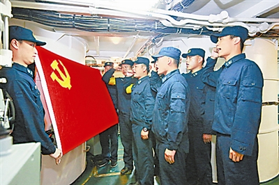 英雄核潛艇，驚濤駭浪寫忠誠(chéng)