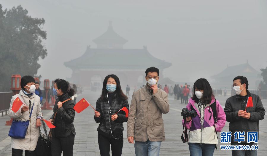 全國多地遭遇霧霾 大明湖成“白紙”一張