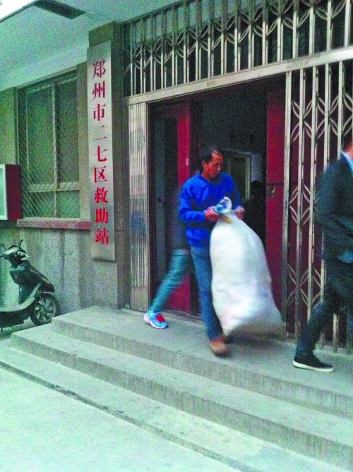救助站不簽安全協(xié)議被斷水?dāng)嚯?受助人員流落街頭