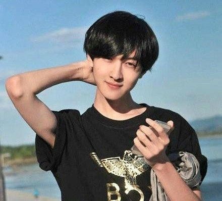 丹東男孩因美貌走紅韓國(guó)　盤點(diǎn)嬌媚的花樣美男