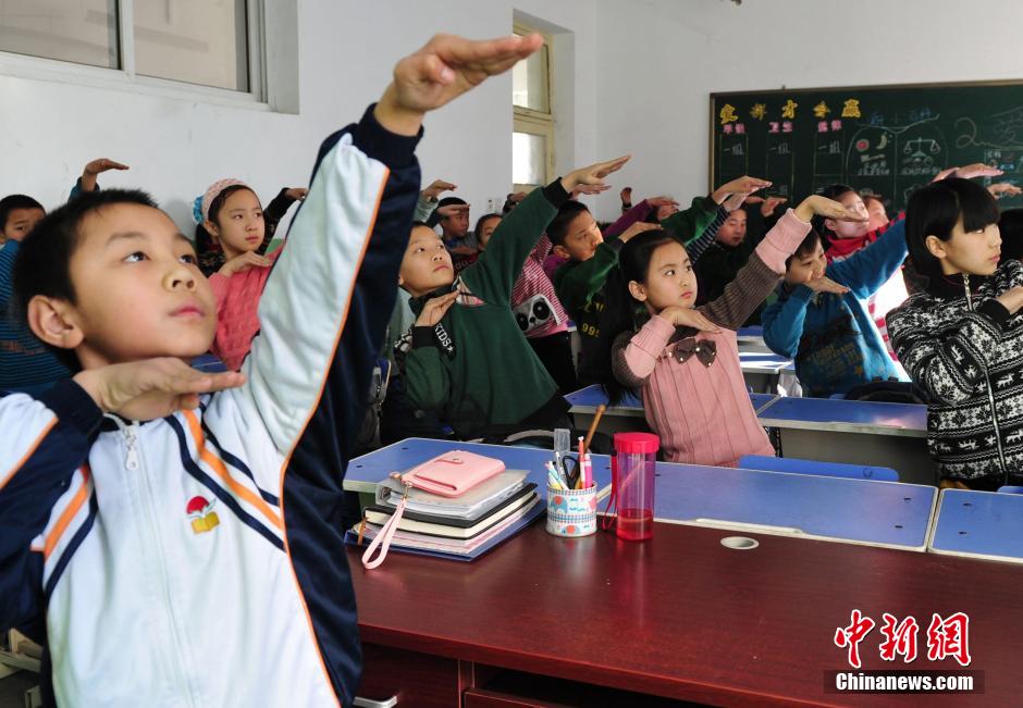 霧霾頻頻來襲 河北一小學獨創(chuàng)“防霾”武術健身操