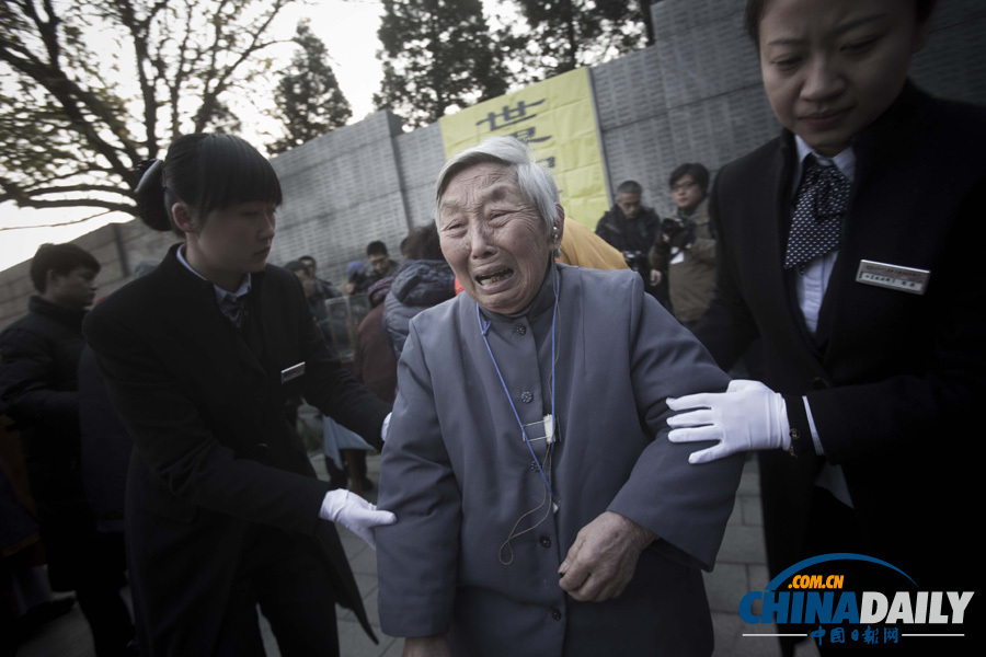 南京舉行國(guó)際和平集會(huì)悼念南京大屠殺30萬(wàn)同胞遇難76周年