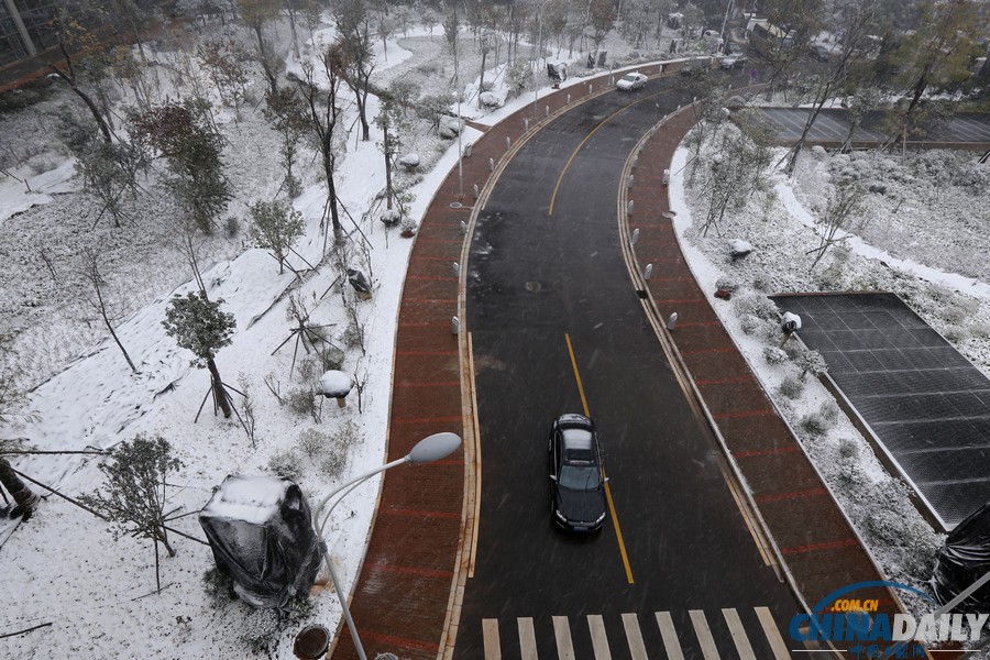 南方持續雨雪第三日 昆明機場延長臨時關閉時間