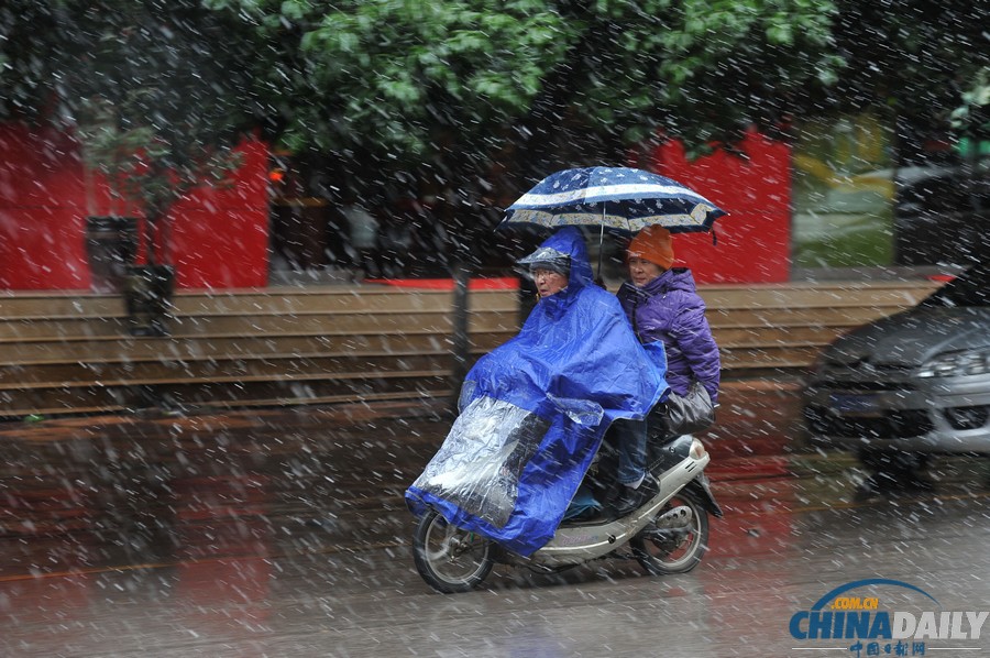 南方持續雨雪第三日 昆明機場延長臨時關閉時間