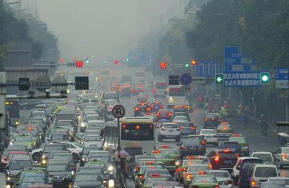霧霾預警亮紅燈 成都三環內機動車將單雙號限行
