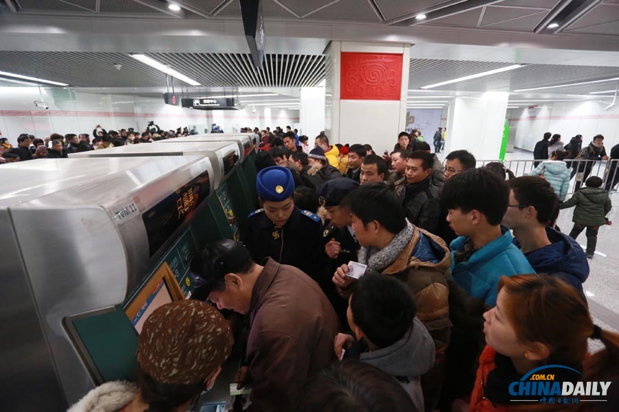 河南首條地鐵正式運營 古都鄭州邁入“地鐵時代”
