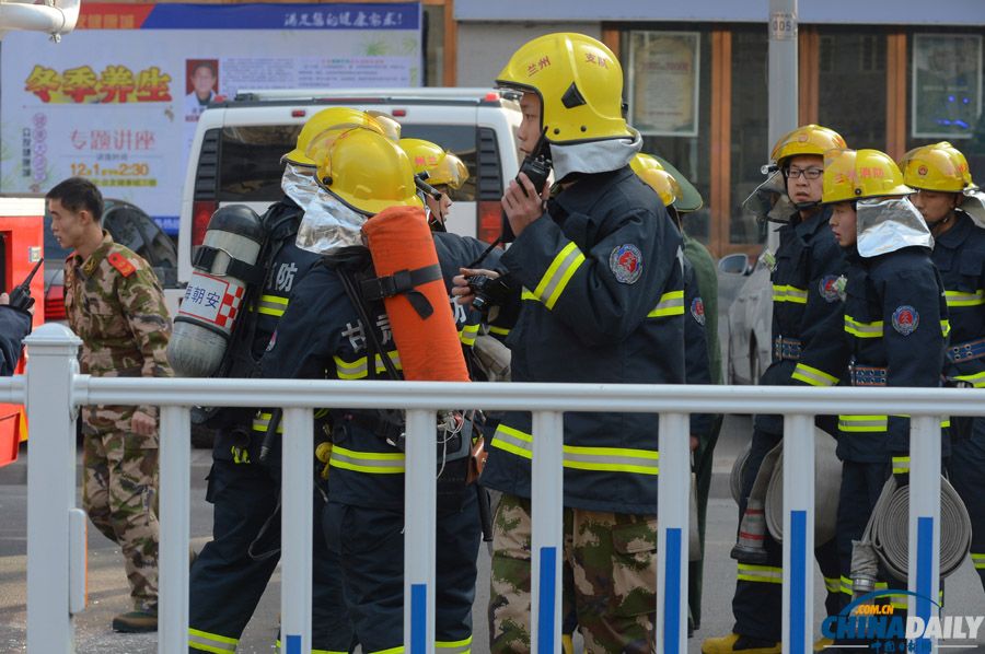 蘭州高層大廈發生火災172名消防員撲救 傷亡不明