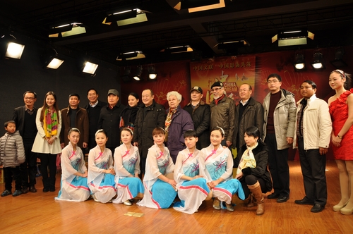 著名電影表演藝術家迎風踏雪郴州送歡樂(圖)