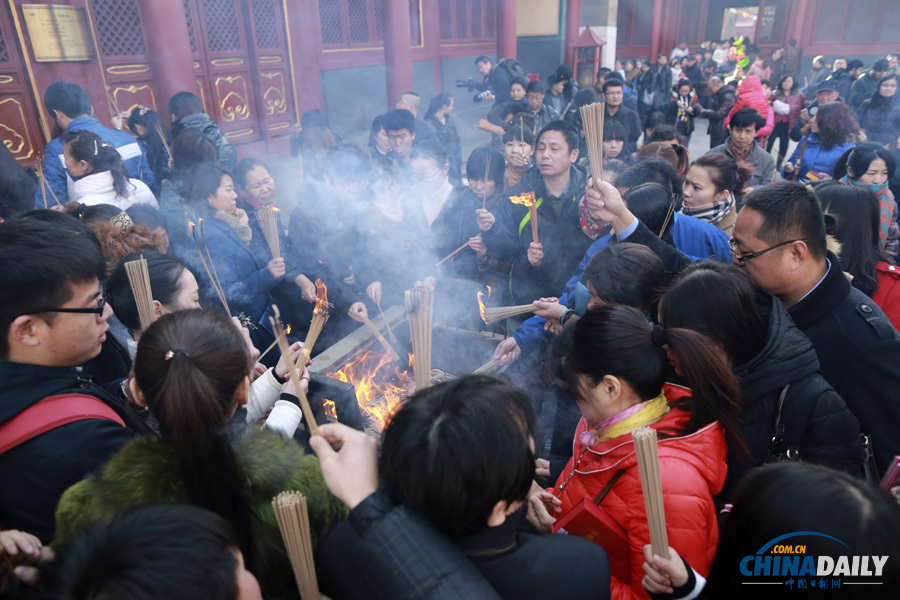 北京雍和宮祈愿大法會舉行繞寺儀式