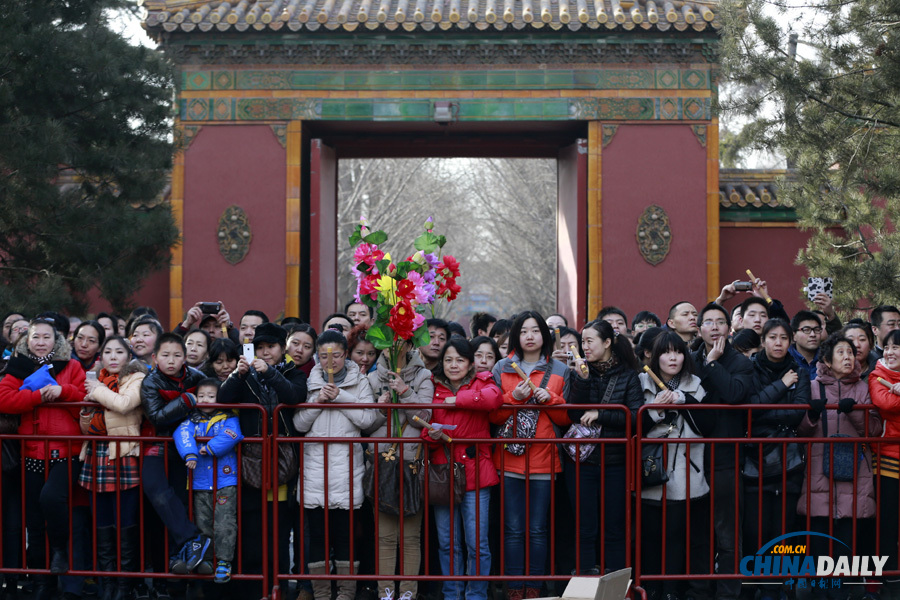 北京雍和宮祈愿大法會(huì)舉行繞寺儀式