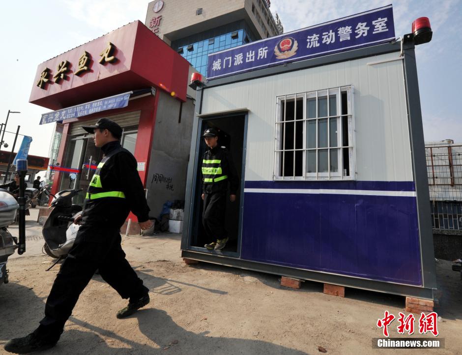 福州現(xiàn)“柜族”警務(wù)室 日租金僅6元
