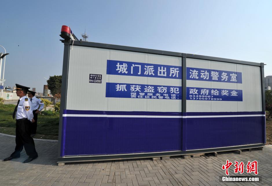 福州現(xiàn)“柜族”警務(wù)室 日租金僅6元