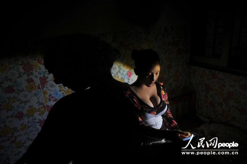 圖片故事：東莞女工為圓模特夢(mèng)多次整容