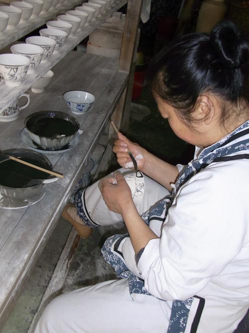 全國網(wǎng)媒記者走進江西“瓷都” 景德鎮(zhèn)手工制瓷“磁”性十足