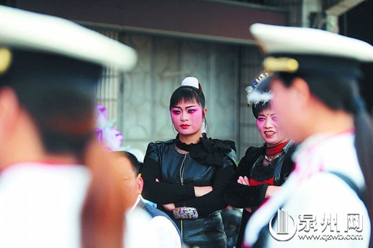 福建職業哭靈女 每月“哭”二十余場收入賽白領