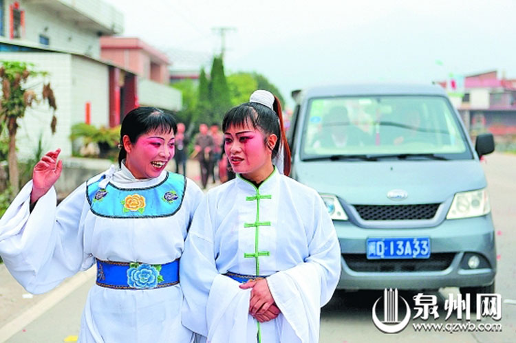 福建職業(yè)哭靈女 每月“哭”二十余場(chǎng)收入賽白領(lǐng)