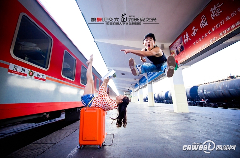 “跳舞吧，交大！”走紅網(wǎng)絡(luò) 高難度動(dòng)作獲網(wǎng)友點(diǎn)贊